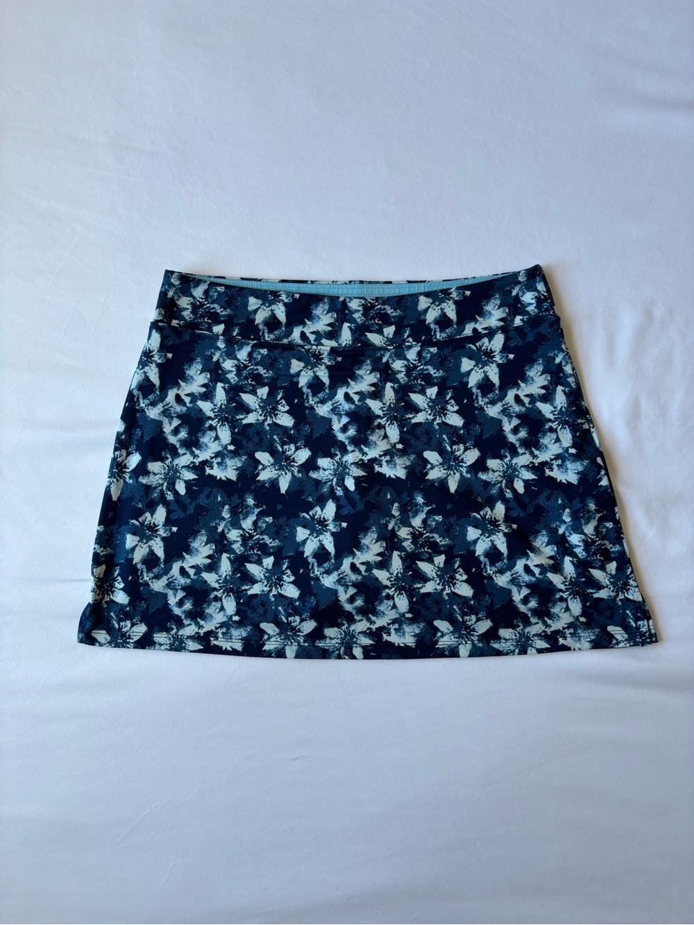 Y2K Baby blue and navy floral mini skort